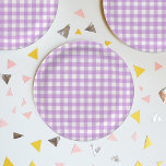 Plato De Papel Clásico Gingham Check Plaid Pattern Lilac<br><div class="desc">Tendencia de verano moderna de picnic manta gingham plaid tartan patrón. Estética en tonos pastel. Diseño de gingham para una decoración moderna de interior. Colorido patrón boho peach gingham. Decoración y regalos de la casa de Pastel gingham. Decoración de diseño en casa de estilo violeta pastel lavender de color violeta....</div>