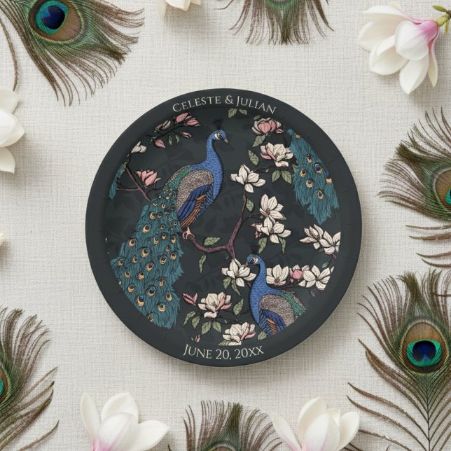 Plato De Papel Colorido Peacock Black (Elegant Black Floral Peacock Wedding Plates. Colorful Blue Teal Peacock & Magnolia Flower Pattern)