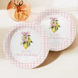 Plato De Papel Coquette, la adormidera de Lemon Pink Bow, primer<br><div class="desc">Coquette Lemon con Pink Bow preppy primer cumpleaños con gingham rosa.</div>