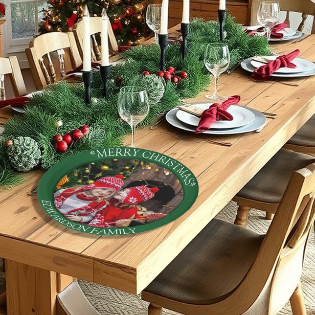 Plato De Papel Crea tu propia foto familiar Feliz Navidad (Create your own family photo Merry Christmas Paper Plates. Add your own photo, text and name.)