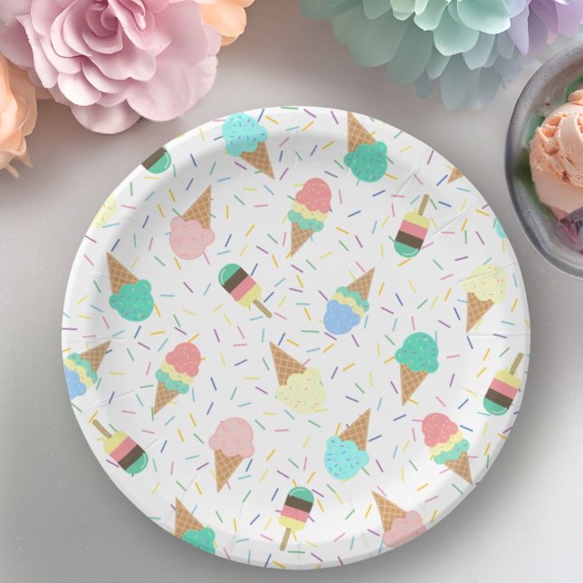 Plato De Papel Crema de hielo y torta dulce de cumpleaños (Subido por el creador)