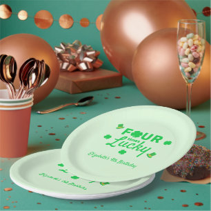 Plato De Papel Cuatro veces afortunado cuarto cumpleaños