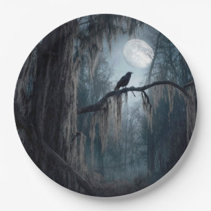 Plato De Papel Cuervo de Halloween en un bosque espeluznante