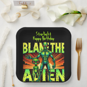 Plato De Papel Culpar al alienígena en un entorno de bosque místi