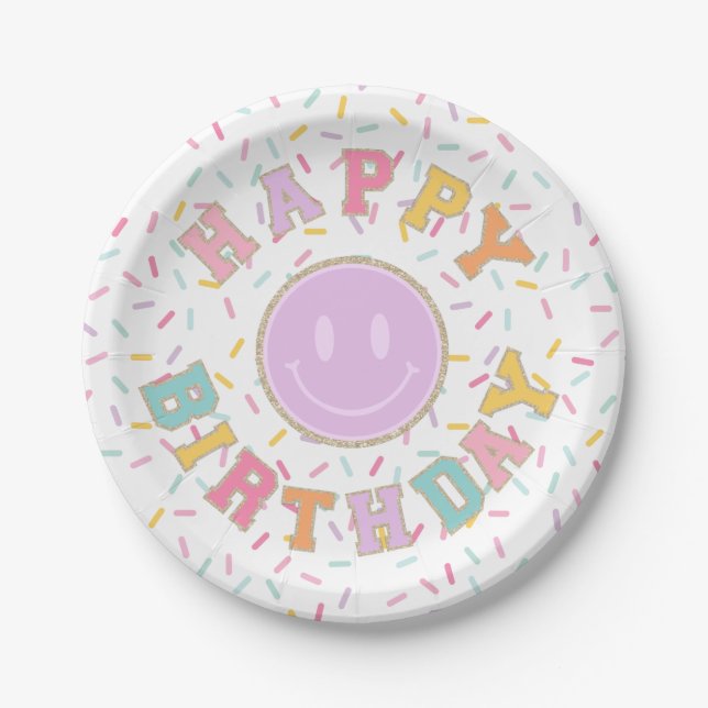 Plato De Papel Cumpleaños con letra de parche Preppy (Anverso)