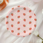 Plato De Papel Cumpleaños de los Chicas de fresa |<br><div class="desc">Este diseño de placas de papel de personalizable presenta un bonito fondo de fresa con temática primaveral y veraniega.</div>