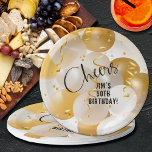 Plato De Papel Cumpleaños del oro y los globos blancos<br><div class="desc">Confetti,  streamers,  globos dorados y blancos en estas placas de papel - 2 TAMAÑOS,  2 ESTILOS - son perfectos para una fiesta de cumpleaños,  fiesta de 50 cumpleaños,  cumpleaños de hitos,  fiesta de 50 años,  fiesta de negocios y más. Consulte COINCIDENCIA de elementos en nuestra colección.</div>