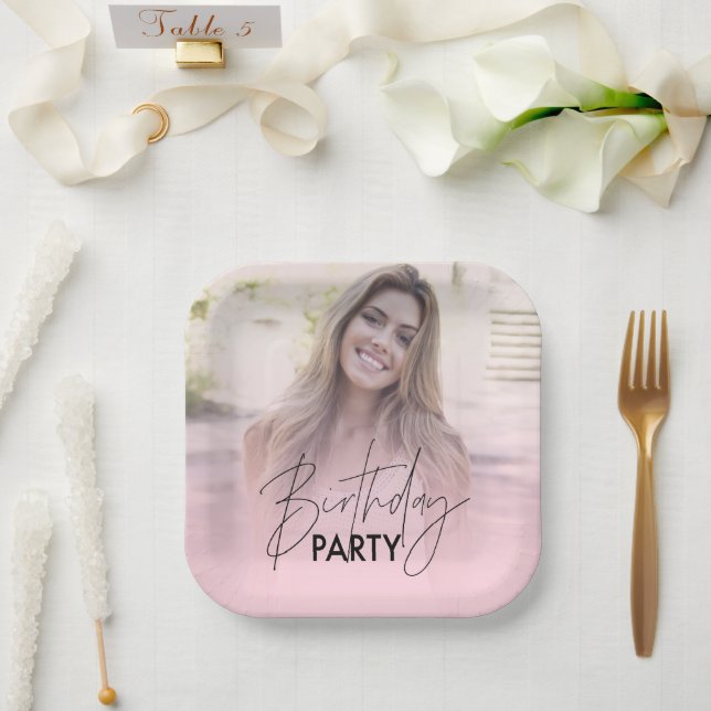 Plato De Papel Cumpleaños personalizado con gradiente rosa sonroj (Boda)