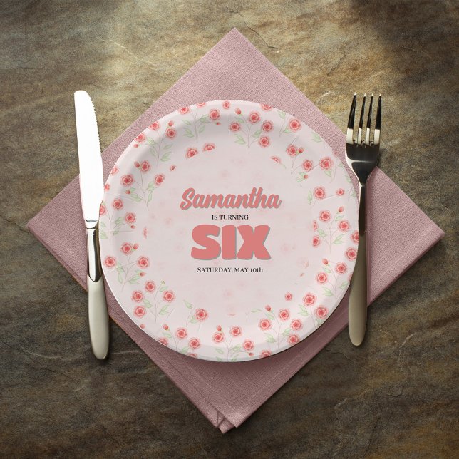 Plato De Papel Cumpleaños personalizado de niña con flores rosada (Celebrate her sixth birthday in style with custom party paper plates. )