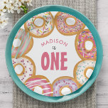 Plato De Papel Cute Colorful Donuts Un Primer Cumpleaños<br><div class="desc">Cute Colorful Donuts One First Birthday Paper Plates presenta donuts dibujados a mano con rociadores coloridos y escarcha.</div>