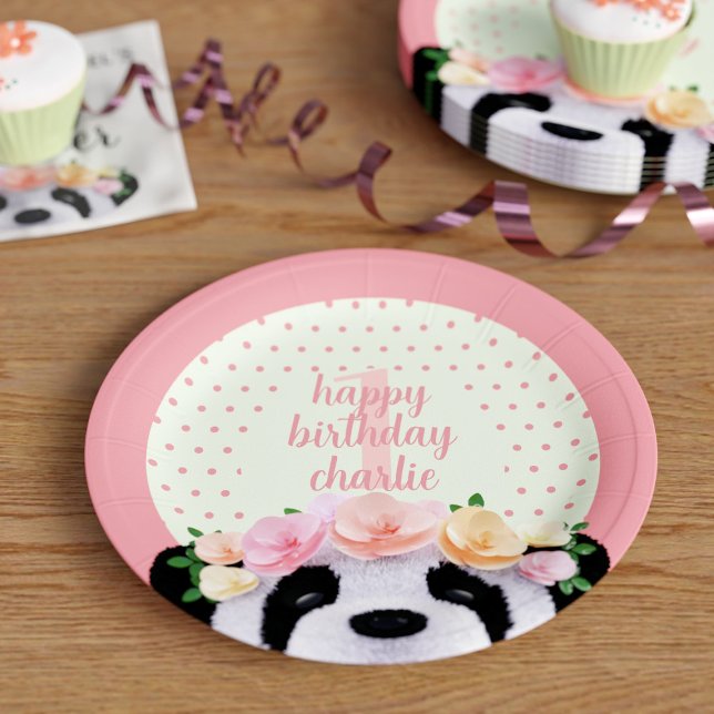 Plato De Papel Cute Panda Bear Birday Age Peach Placas de papel (A cute panda bear with flowers in her hair. Add a name and age to these cute birthday paper plates)