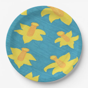 Plato De Papel Daffodils sobre placas de papel de fondo azul