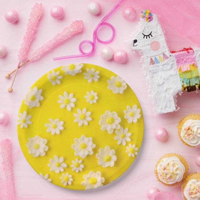 Plato De Papel Daisies con un fondo amarillo (Fiesta)