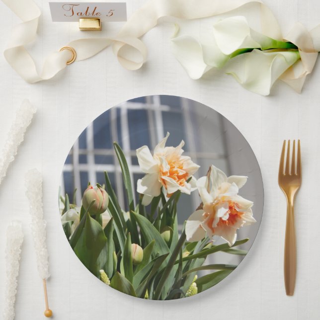 Plato De Papel Delicada primavera de daffodils tiernos (Boda)
