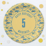 Plato De Papel Dinosaurio Género Neutral Niños Fiesta de cumpleañ<br><div class="desc">¡Es hora de una fiesta de cumpleaños salvaje! Un divertido grupo de adorables dinosaurios en un fondo amarillo,  listos para el personalizar con el nombre y la edad de su hijo. Genial para cualquier niño,  niño o chica de edad. Arte original de Nic Squirrell.</div>