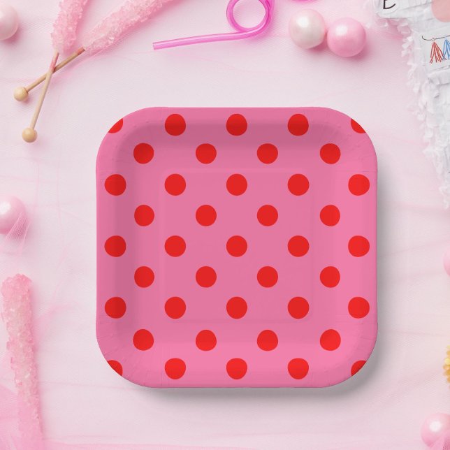 Plato De Papel Diseño del patrón de puntos de polka rosados sobre (Subido por el creador)