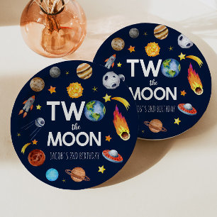 Plato De Papel Dos Al Cumpleaños Del Planeta Del Espacio Exterior