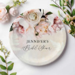 Plato De Papel Ducha de novia floral rosa<br><div class="desc">Placas De Papel De Ducha De Madera De Flores Rosadas. Diseñado en un elegante y suave Rubor Pink and White Peony y Rosas. Artículos coincidentes en nuestra tienda Diseños de Fiestas de cava.</div>