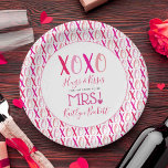 Plato De Papel Ducha El día de San Valentín de novias de abrazos<br><div class="desc">Celebre con estilo con esta moderna y moderna ducha de matrimonio o placas de papel boda. Este diseño es fácil de personalizar con la redacción de su evento especial y sus invitados estarán encantados cuando vean estos fabulosos platos. Se pueden encontrar elementos coincidentes en la colección.</div>