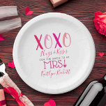 Plato De Papel Ducha El día de San Valentín de novias de abrazos<br><div class="desc">Celebre con estilo con esta moderna y moderna ducha de matrimonio o placas de papel boda. Este diseño es fácil de personalizar con la redacción de su evento especial y sus invitados estarán encantados cuando vean estos fabulosos platos. Se pueden encontrar elementos coincidentes en la colección.</div>