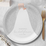 Plato De Papel Ducha nupcial elegante<br><div class="desc">Una novia vestida con su boda sobre una rosa blanca sobre un fondo gris claro (o de cualquier color),  se suma mucho a la decoración de la ducha de novia. COINCIDIENDO con los artículos de nuestra tienda.</div>