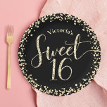 Plato De Papel Dulce 16 Purpurina de oro negro Moda Confetti Cump<br><div class="desc">"Feliz dulce 16". Celebra su cumpleaños con este divertido, impresionante, simple y personalizado plato de papel. La tipografía del guión de purpurina dorado y el confetti superponen un fondo negro. Personalice el texto del personalizado con el nombre de su hija. Su elección de 2 tamaños: 7" o 9". Ideal para...</div>