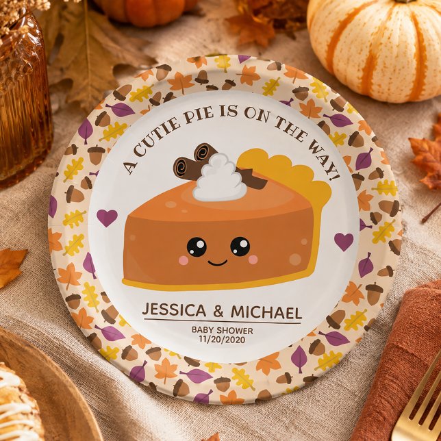 Plato De Papel Dulce Pastel de Otoño Baby Shower (Celebrate the sweetest little arrival with these adorable Cutie Pie Fall Baby Shower Paper Plates. )