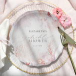 Plato De Papel Duste Blue y Rubor Pink Flora Bridal Shower<br><div class="desc">El arte es intrincado y delicado, capturando la esencia de la belleza del océano y creando un ambiente tranquilo y apacible. La elegante caligrafía complementa el diseño, añadiendo sofisticación y armonía al conjunto. El color rosa rubor armoniza con los tonos naturales de las conchas y los corales, creando una combinación...</div>