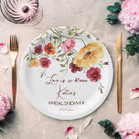 Plato De Papel El amor está en la flor de las flores borgoñosas d<br><div class="desc">El amor está en la flor pradera de flores borgoñosas ducha de novia flores silvestres personalizados platos de fiesta. Flores acuáticas de ciruela color burdeos para una ducha de novia con motivos de flores de jardín.</div>
