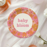 Plato De Papel El bebé hippie retro Groovy rosado en flor | Boho<br><div class="desc">Este diseño presenta un bonito fondo floral de color groovy con colores retro sencillos y muy divertidos,  tipografía divertida y un arco idílico. Este diseño es perfecto para cualquier temporada en los sobres de ducha de los favores.</div>