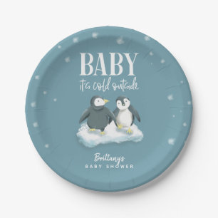 Plato De Papel El bebé pingüino está frío fuera de la ducha a