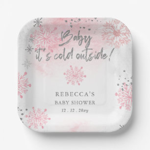 Plato De Papel El bebé rosado está frío fuera del Baby Shower inv