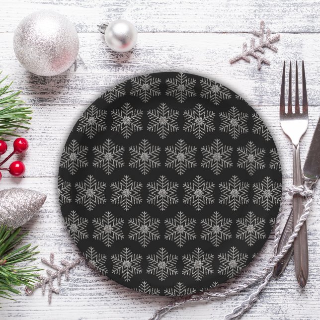 Plato De Papel El copo de nieve Purpurinoso sobre fondo negro (Subido por el creador)
