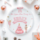 Plato De Papel El invierno de los Nutcracker en Norteamérica<br><div class="desc">Añada un toque de encanto festivo a su celebración con nuestras Placas de papel de primer cumpleaños "The Nutcracker Winter Onederland". Estos platos, con personajes extravagantes y acentos de temática invernal, son perfectos para servir dulces en la mágica fiesta de primer cumpleaños de tu pequeño. Ideal para disfrutar de las...</div>