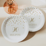 Plato De Papel El oro triángulos 90º partido de cumpleaños blanco<br><div class="desc">Ayúdenla a celebrar su cumpleaños 90 con estilo con este diseño simple pero elegante, con falsos confeti triangular de Relieve metalizado dorado que se mueven sobre el número "90" en letra de escritura a mano de oro en un fondo blanco. Personalízalo con el nombre del honorario en el tipo de...</div>