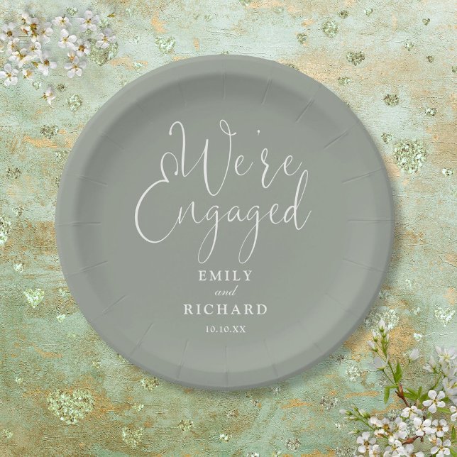 Plato De Papel El Partido de Compromiso Comprometido Sage Green (We're Engaged Engagement Party Sage Green Paper Plates)