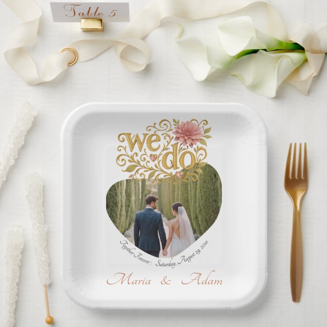 Plato De Papel Elegant Blush Dahlias Golden Script Wedding Photo (Boda)