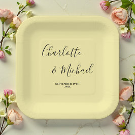 Plato De Papel Elegant Pale Yellow Script Minimalist Wedding