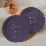 Plato De Papel Elegante Boda de caligrafía Minimalista púrpura<br><div class="desc">Los elegantes platos de boda de caligrafía minimalista púrpura son perfectos para un boda rústico. El diseño presenta un hermoso tipo de letra caligráfica en un fondo morado.</div>