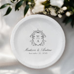Plato De Papel Elegante Boda de Monograma de la Chinoiserie negra<br><div class="desc">Añada un toque romántico y personalizado a su recepción de bodas, fiesta de compromiso, ducha de pareja o cena de ensayo con platos de papel elegante estilo chino-negro victoriano floral. Los elegantes platos de papel para bodas cuentan con un intrincado escudo de chinoiserie negra que rodea las iniciales del monograma...</div>