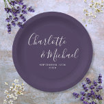 Plato De Papel Elegante Boda Purple de manuscrito de firma<br><div class="desc">Elegantes platos de papel boda morado con firma personalizada con nombres de estilo y su fecha especial de boda. Diseñado por Thisisnotme©</div>