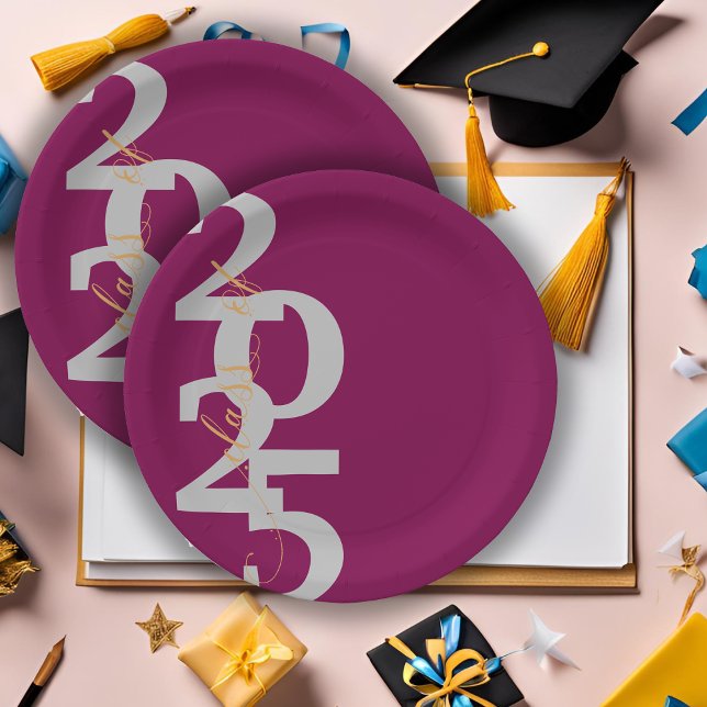 Plato De Papel Elegante Clase Roja del Partido de Graduación 2025 (Elegant Red Class of 2025 Graduation Party Paper Plates)