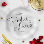 Plato De Papel Elegante ducha de novia Minimalista<br><div class="desc">Un bonito y sencillo plato de papel personalizado para una ducha nupcial. Su elegante diseño caligráfico impresiona a sus huéspedes. Puede personalizar a cualquier color de su elección. Si necesita alguna personalización,  como cambiar el color,  póngase en contacto conmigo antes de comprar.</div>