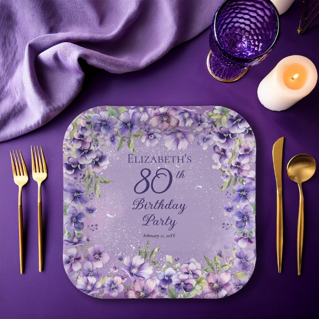 Plato De Papel Elegante fiesta de cumpleaños número 80 de las vio (Boho Elegant Purple Violets Floral 80th Birthday Party Square Paper Plates)