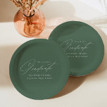Plato De Papel Elegante Graduación Verde Masaje Minimalista<br><div class="desc">Elegantes placas de papel para graduación con "Graduado" exhibidas en un hermoso guión blanco con un fondo verde sabio oscuro. Personalice las matrículas agregando el nombre del graduado, el nombre de la escuela y el año de graduación. Las placas personalizadas de papel para la graduación son perfectas tanto para fiestas...</div>