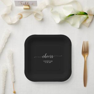 Plato De Papel Elegante Letra Negra con Estilo Celebra Fiesta