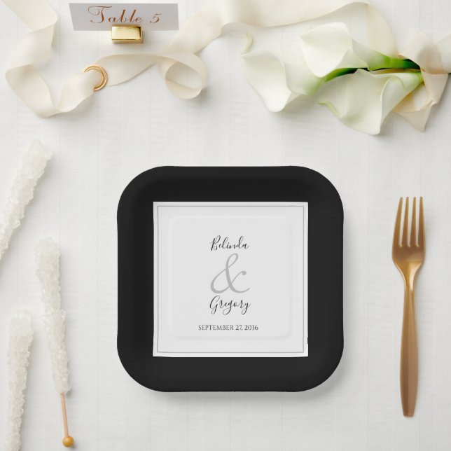 Plato De Papel Elegante Monograma Boda blanco y negro (Boda)