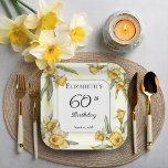Plato De Papel Elegante Yellow Daffodils Floral 60 cumpleaños<br><div class="desc">Elegante diseño floral de daffodils amarillos de estilo "Cumpleaños 60" con un marco cuadrado floral de daffodils que rodean un marco blanco y verde sobre un fondo amarillo y blanco angustiado.</div>