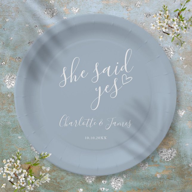 Plato De Papel Ella Dijo Sí Fiesta de Compromiso Azul Polvoriento (She Said Yes Engagement Party Dusty Blue Paper Plates)