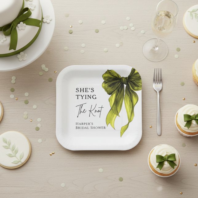 Plato De Papel Ella está Atando el Lazo de Bow Chartreuse Desayun (Subido por el creador)